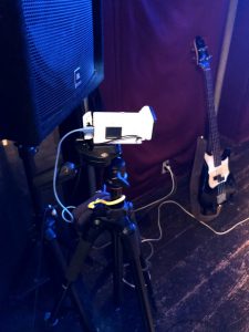 ステージ左にSony X3000